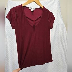 Detailed v neck top